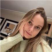 Responsable, paciente, cercana y con vocación.niños y adolescentes